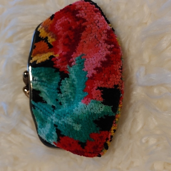 Soft Multicoloured Chenille Needlepoint Style Compact Coin/Change Purse - Picture 1 of 8